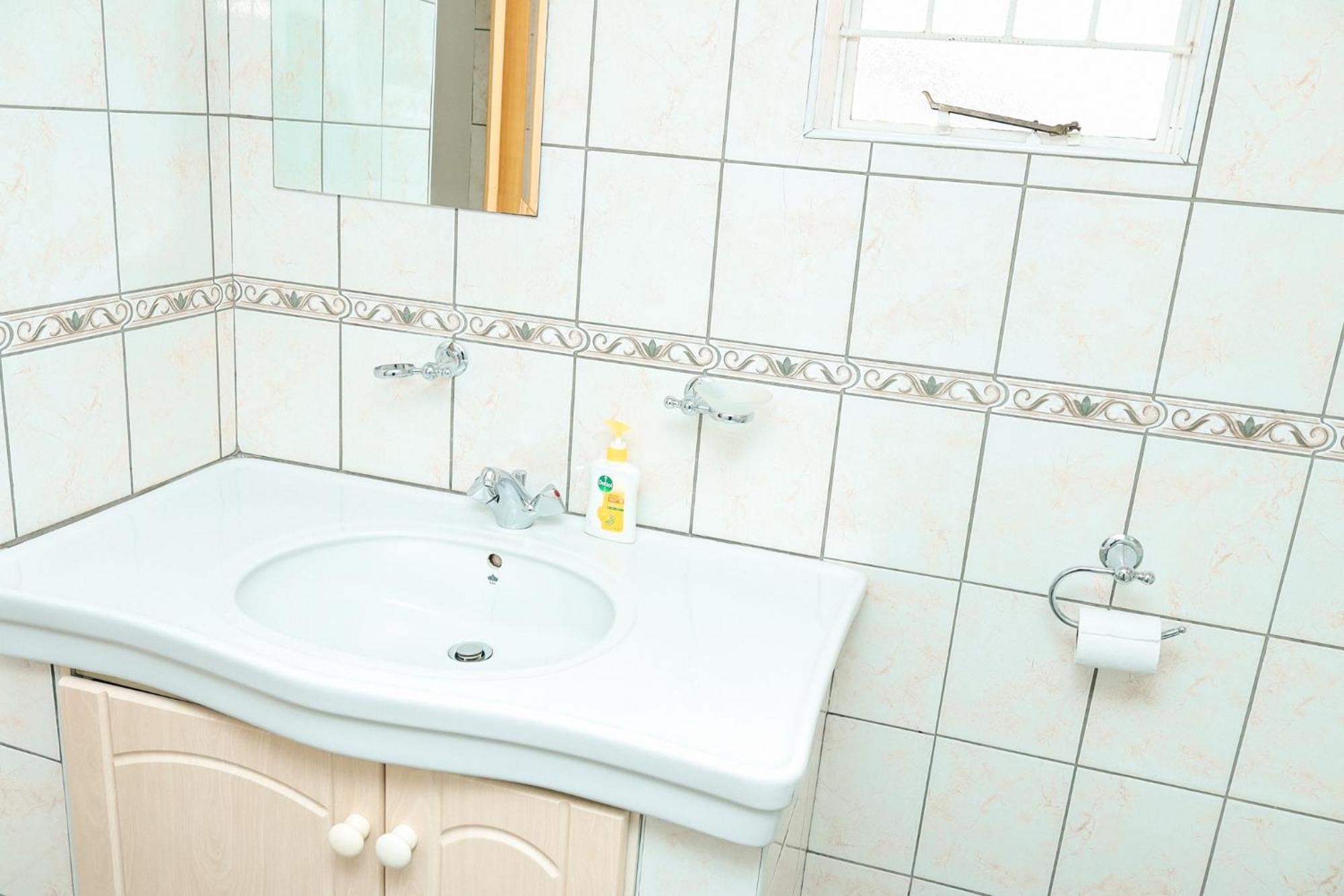 Emerald Bed&Breakfast Виндхук Экстерьер фото
